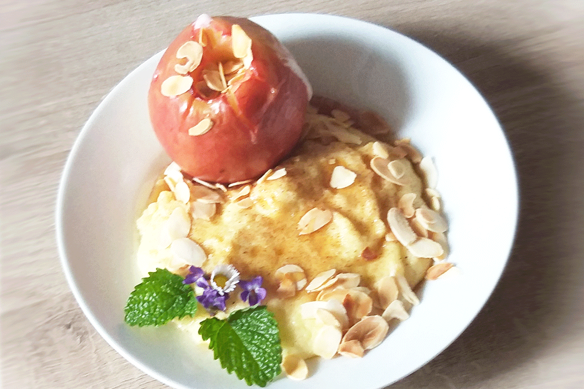 Bratapfel mit Mandel-Grießbrei